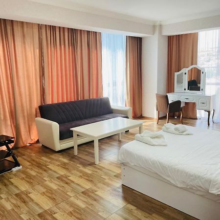 L Plaza Hotel Τυφλίδα Εξωτερικό φωτογραφία