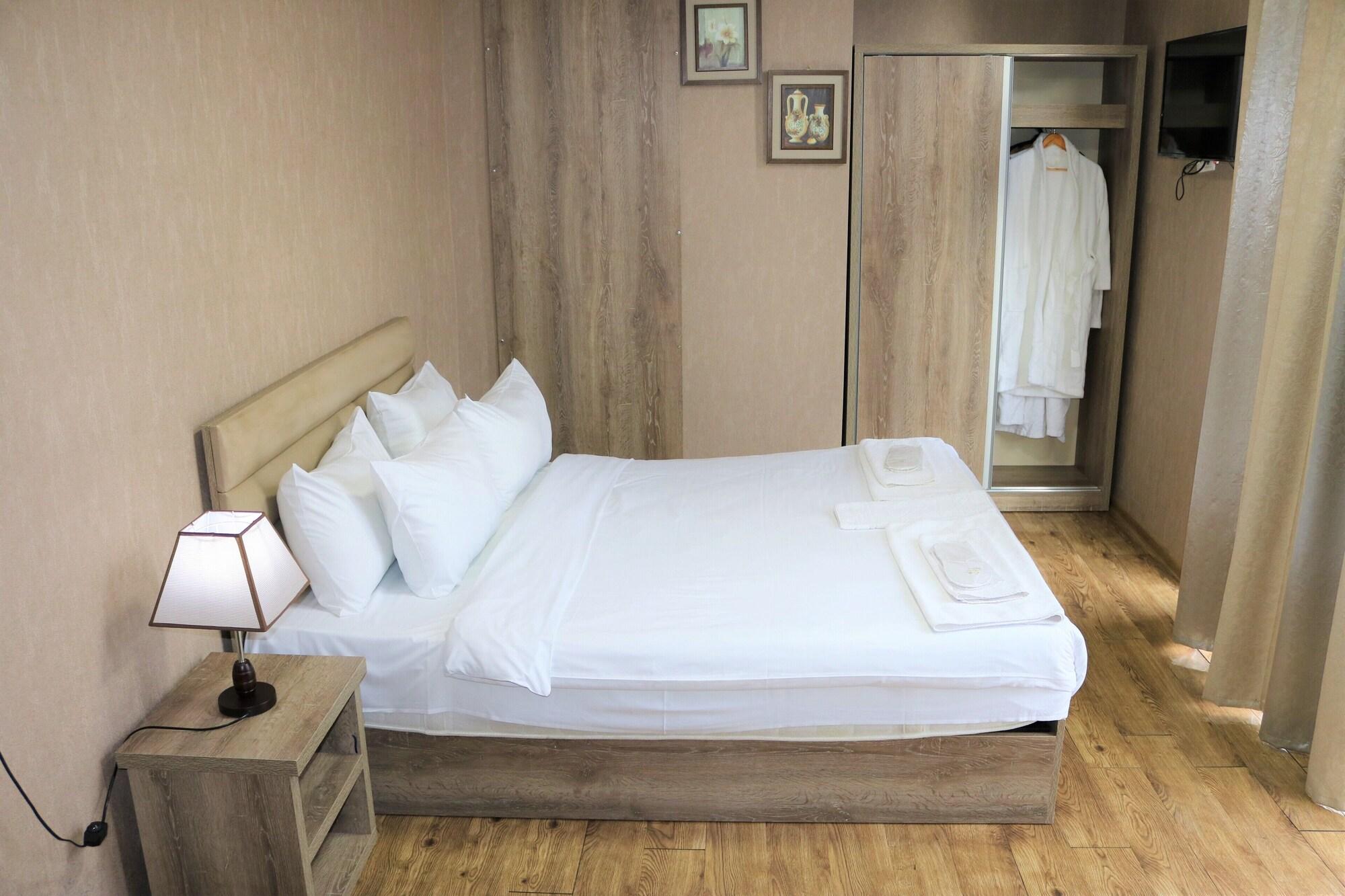 L Plaza Hotel Τυφλίδα Εξωτερικό φωτογραφία