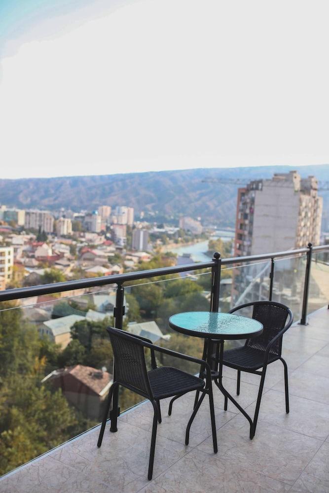L Plaza Hotel Τυφλίδα Εξωτερικό φωτογραφία