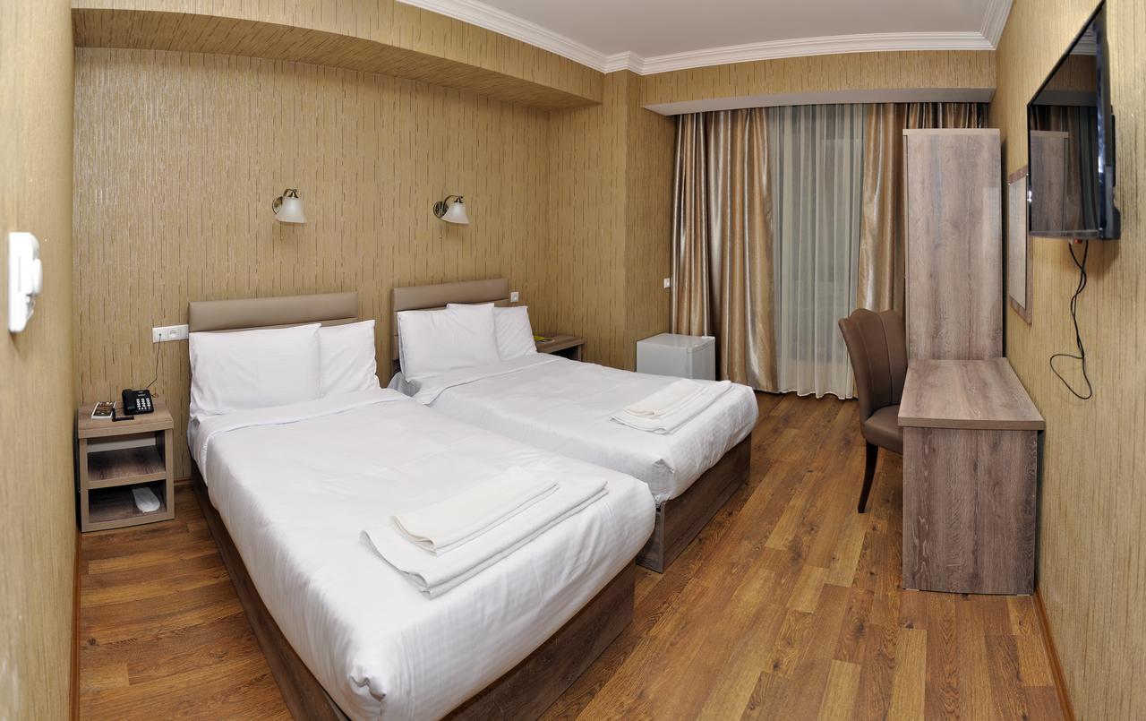 L Plaza Hotel Τυφλίδα Εξωτερικό φωτογραφία