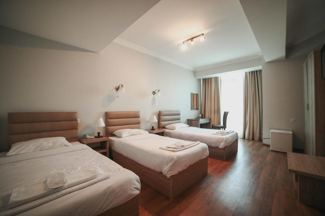 L Plaza Hotel Τυφλίδα Εξωτερικό φωτογραφία