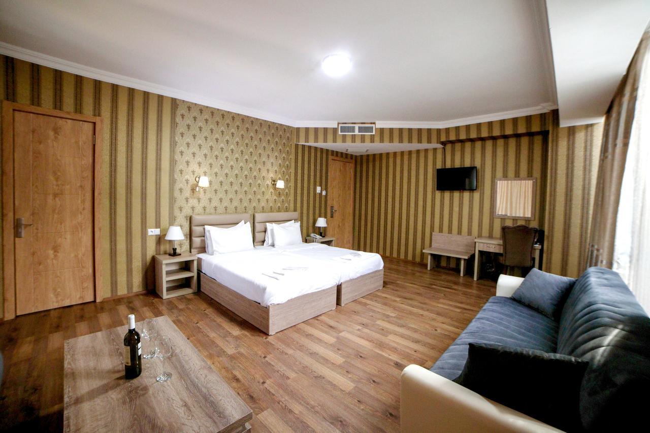 L Plaza Hotel Τυφλίδα Εξωτερικό φωτογραφία