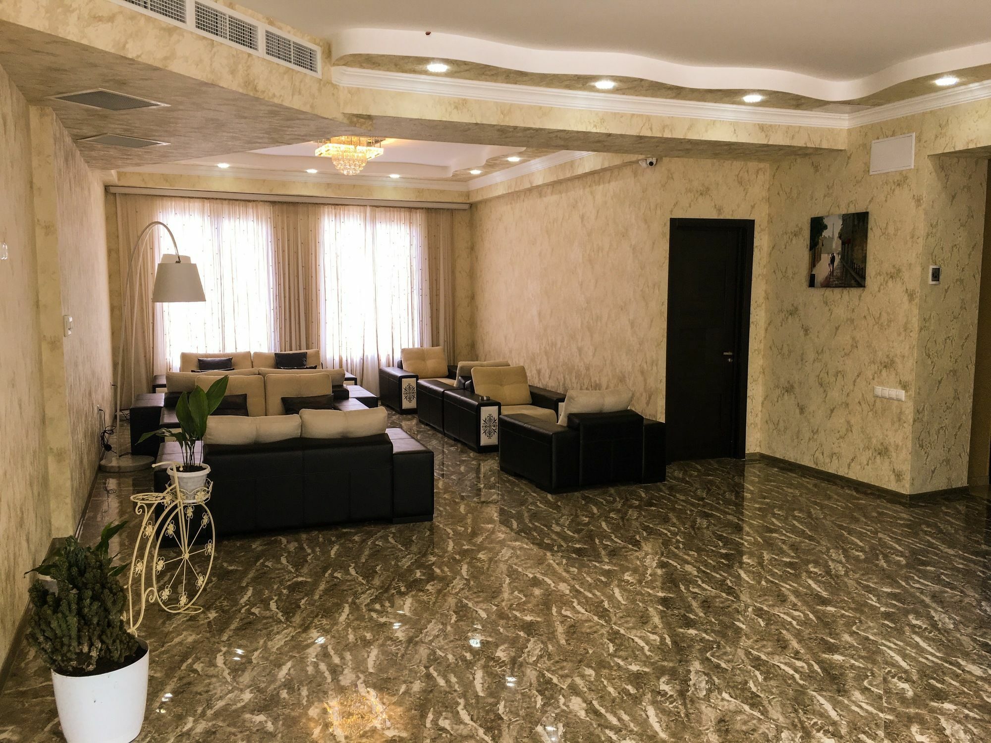 L Plaza Hotel Τυφλίδα Εξωτερικό φωτογραφία